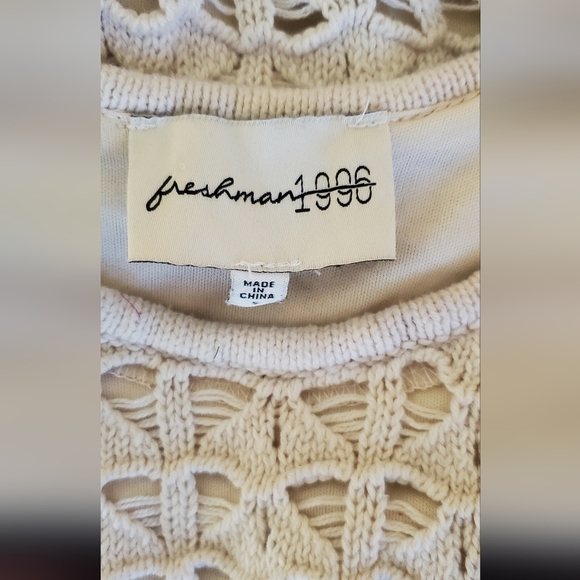 💚5/$25 Freshman 1996 Cream Open Knit Sleeveless Crop Tank Top Size Small - Picture 5 of 5